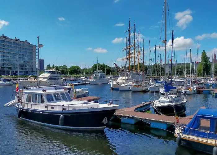 1 Bedroom In Apartment *